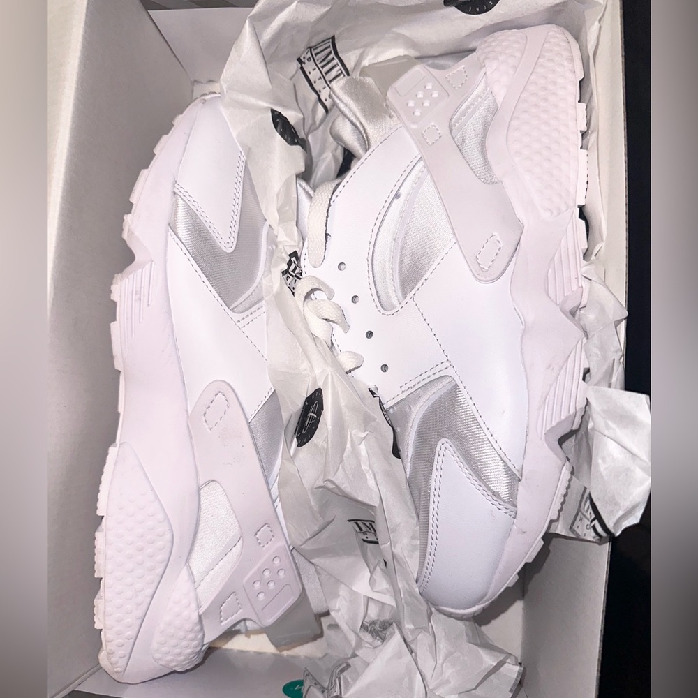 Nike Triple White Huarache Size 10M/11.5W ( Original Packaging )